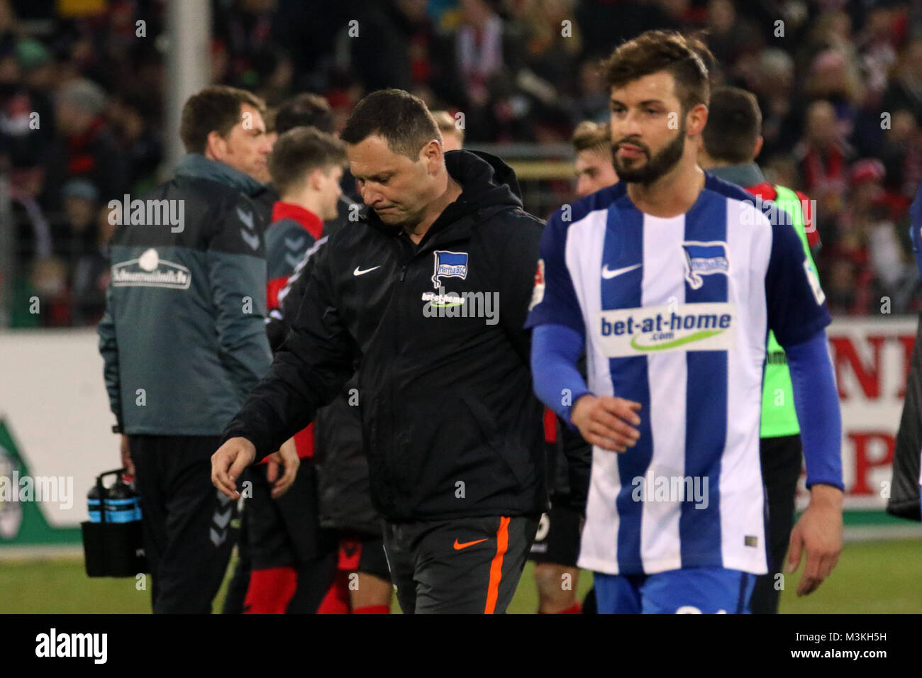 Bedient Nach Der Niederlage In Freiburg Trainer Pal Dardai Hertha Stock Photo Alamy
