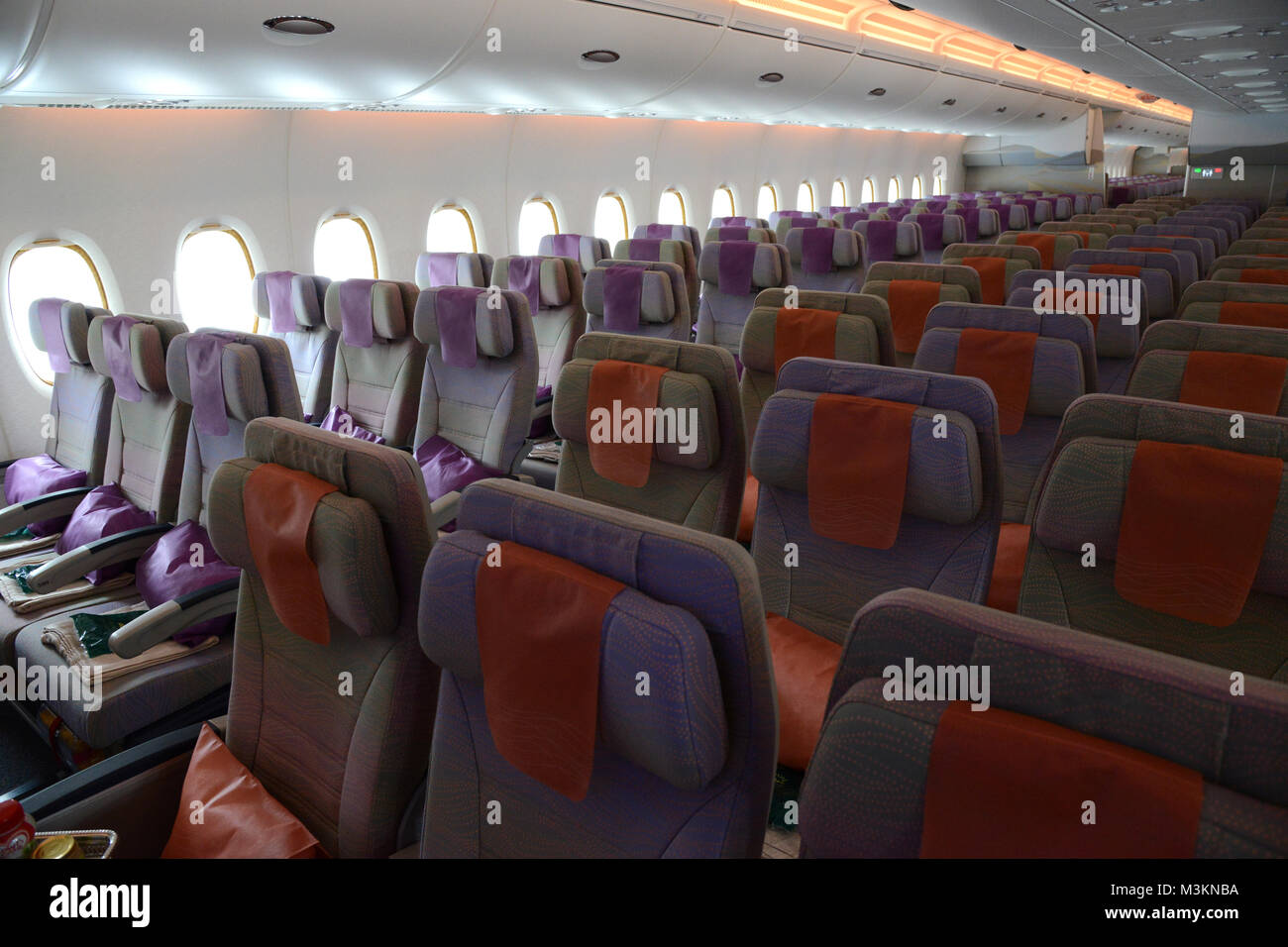 Die Economy Class Im Airbus A380 Der Fluglinie Emirates Das