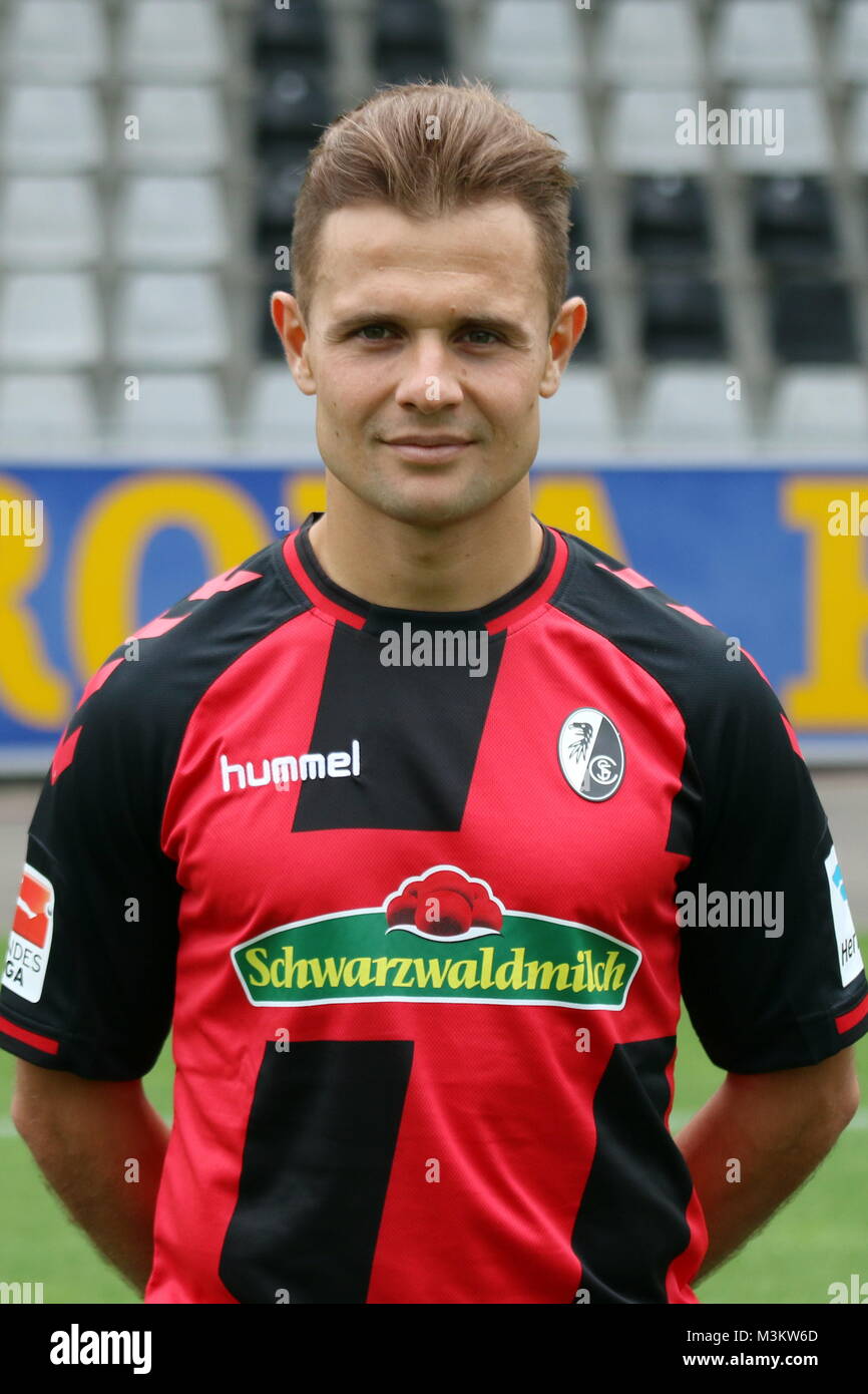 Amir Abrashi (Freiburg),  Fussball: 1. BL, 16/17 - Mannschaftsfoto SC Freiburg 2016 Stock Photo