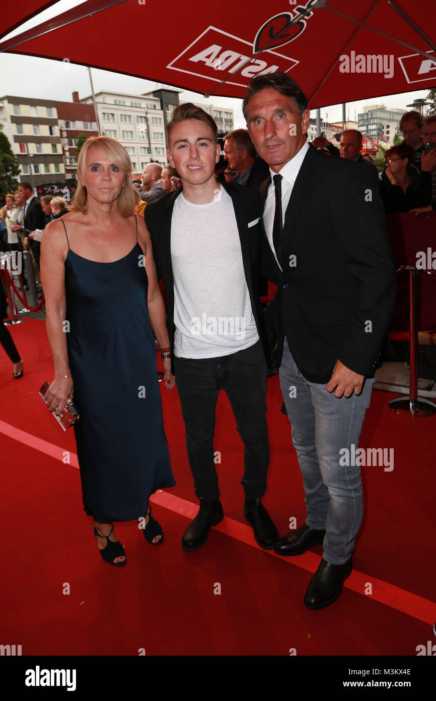 Bruno Labbadia mit Frau Sylvia und Sohn Luca, Nacht der Legenden, Schmidts  Tivoli, 04.09.2016 Stock Photo - Alamy