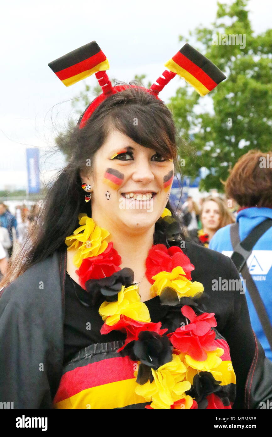 weiblicher Fußballfan beim Public Viewing Freiburg  - Fussball EM 2016 Stock Photo