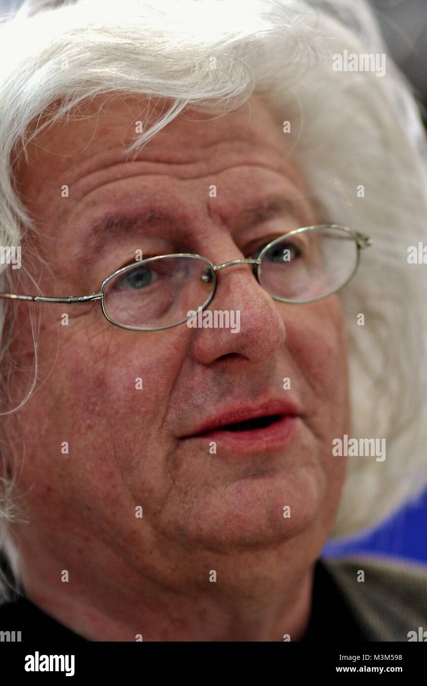 Der ungarische Schriftsteller Péter Graf Esterházy de Galántha (14 ...