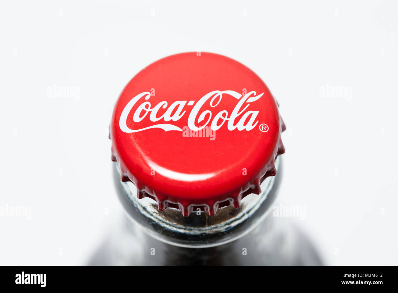 Coca Cola Logo auf Flaschendeckel Stock Photo