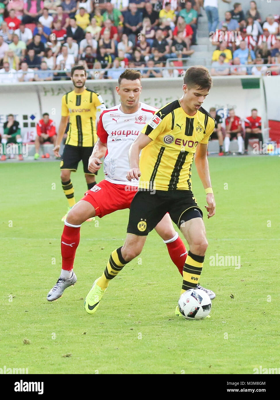 Testspiel Hallescher FC gegen Borussia Dortmund am 23.08.2016 im Erdgas Sportpark Halle/Saale Stock Photo