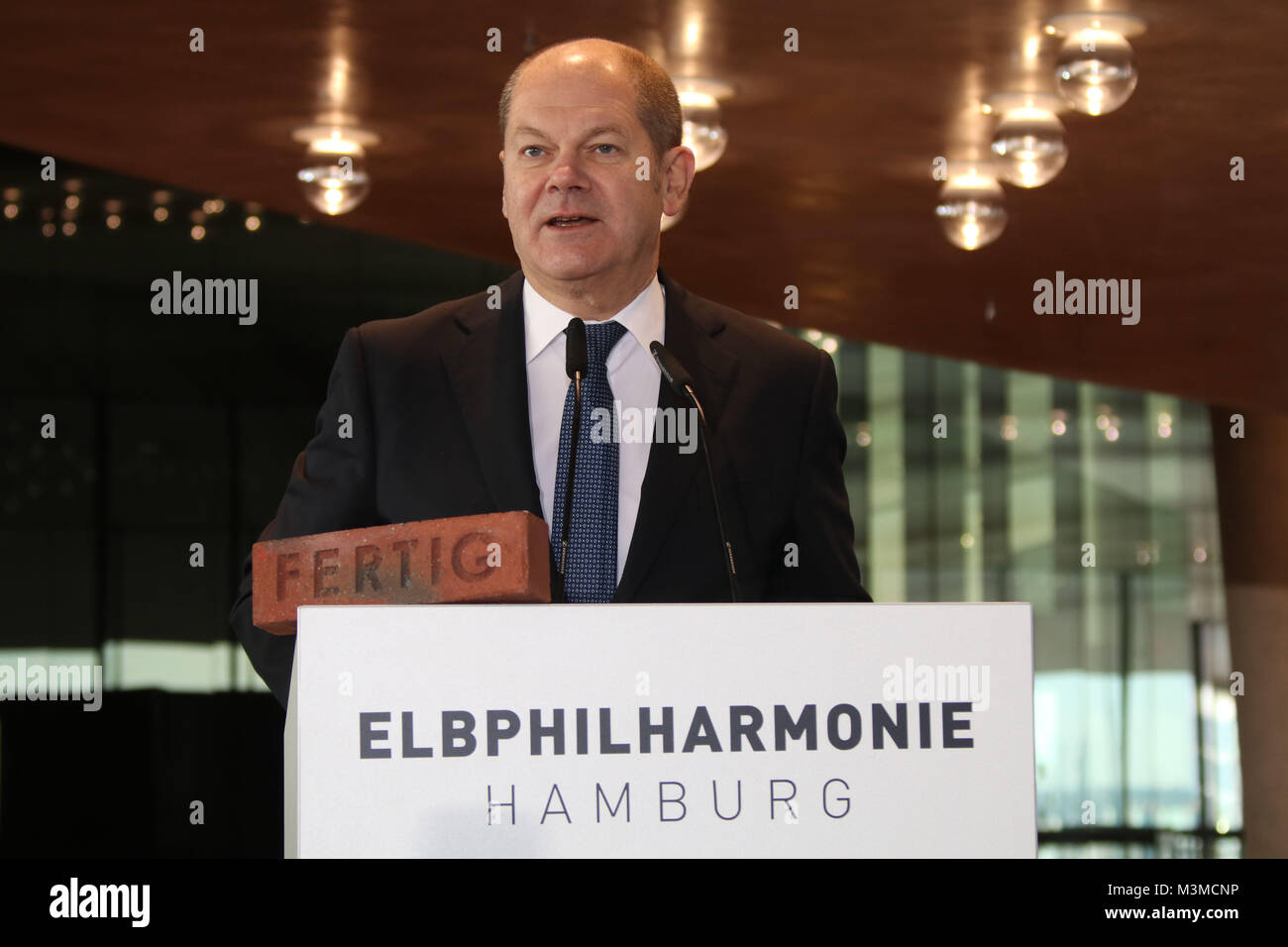 Olaf Scholz, Eroeffnung deer Plaza der Elbphilharmonie in Hamburg, 04.11.2016 Stock Photo