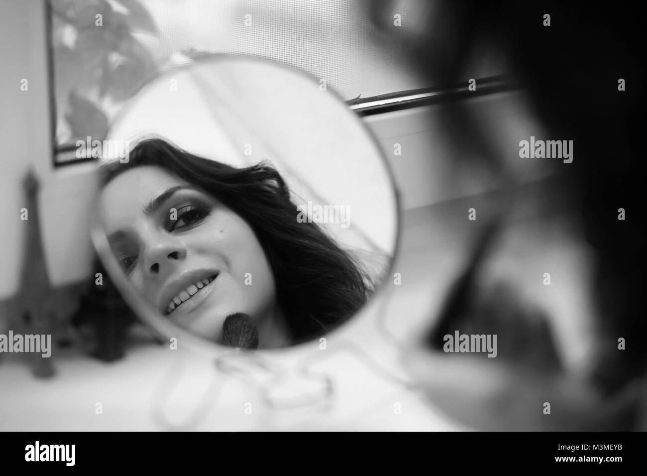 Girl doing makeup black and white Stock Photo - Alamy