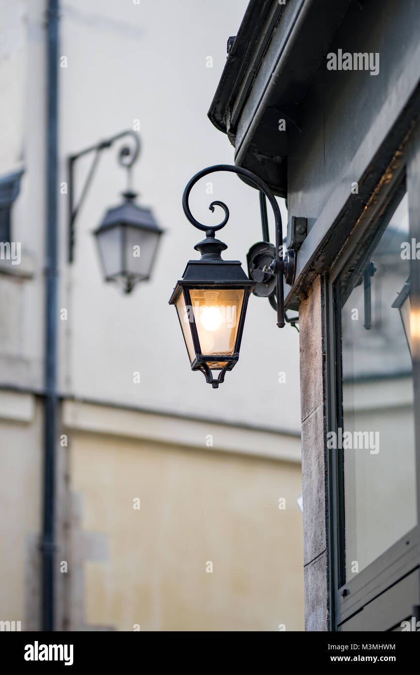 Antique street lanterns hi-res stock photography and images - Alamy