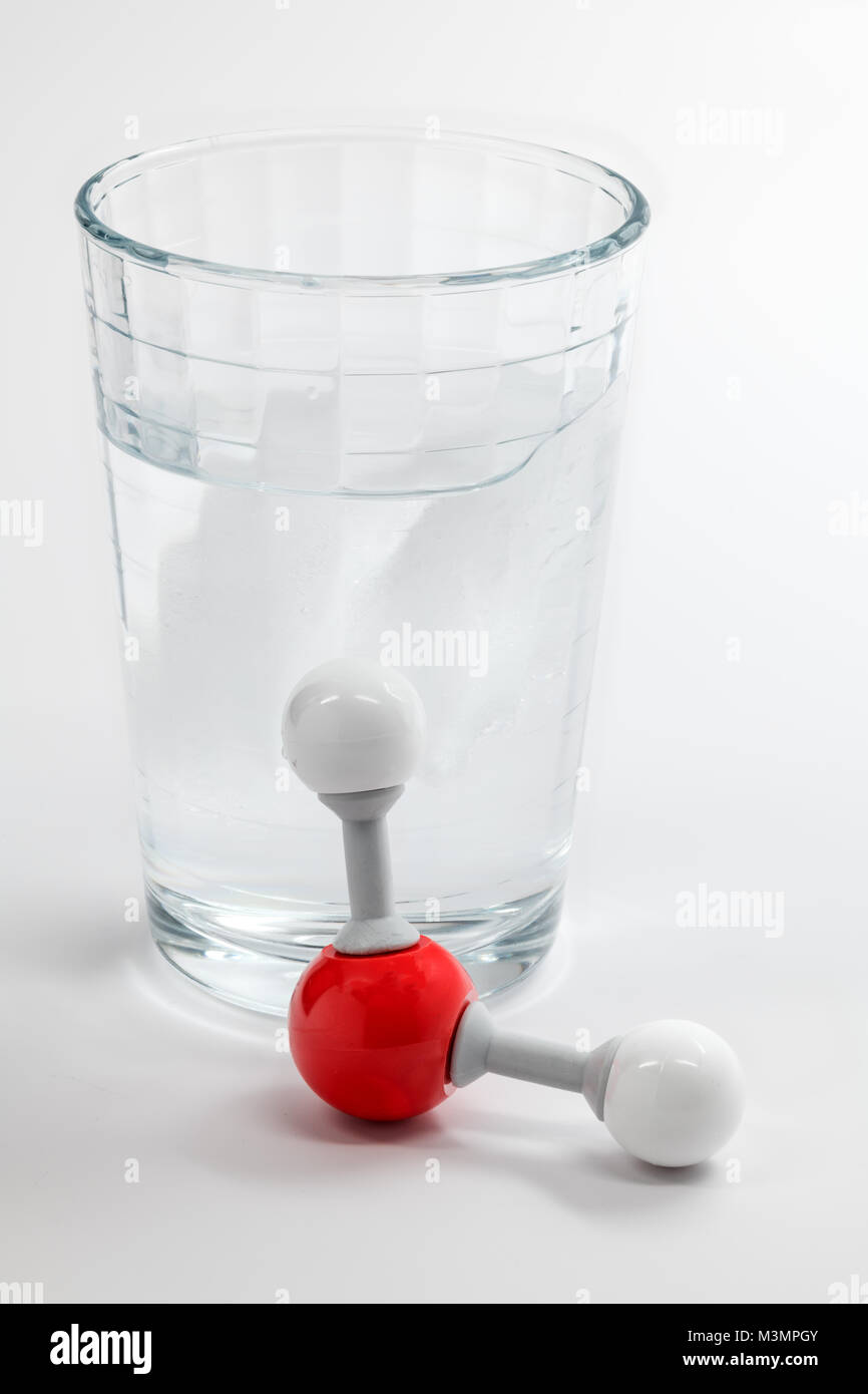 H2o molecule model hi-res stock photography and images - Alamy