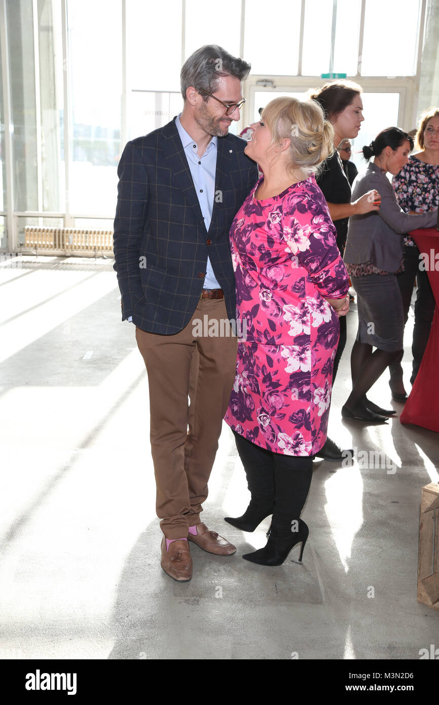 Maite Kelly mit Ehemann Florent Raimond bei einer Mode Messe in Hamburg  Stock Photo - Alamy