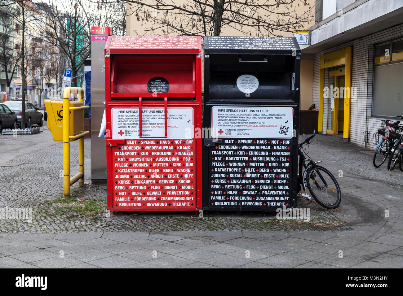 Altkleidercontainer Des Drk Stock Photo 174410711 Alamy