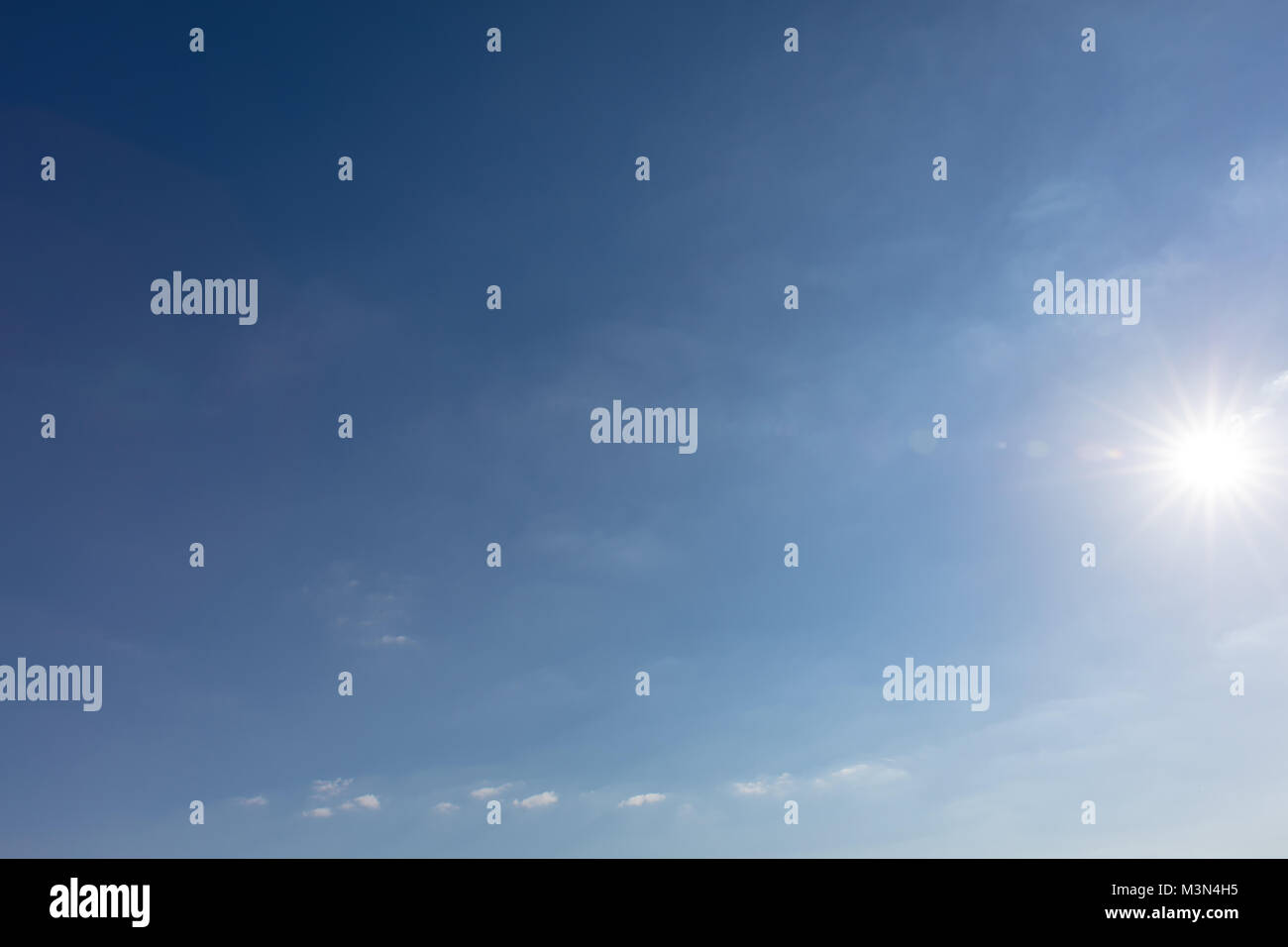 Sky and sun background hi-res stock photography and images - Alamy