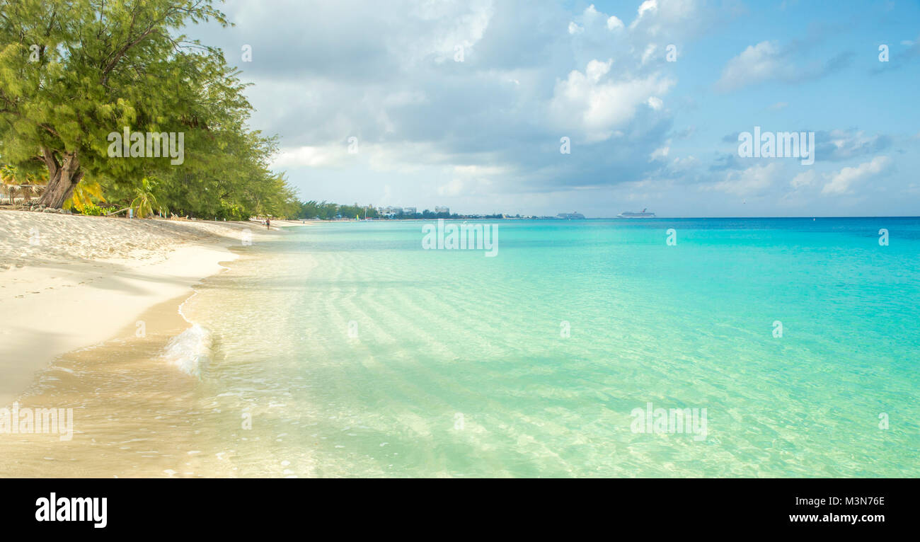 Seven Mile Beach on Grand Cayman island, Cayman Islands Stock Photo