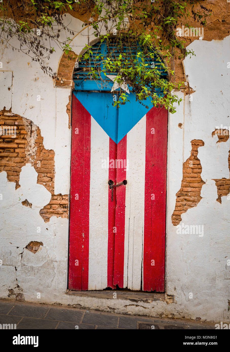 Door of a ruined house in San Juan, Puerto Rico Stock Photo - Alamy