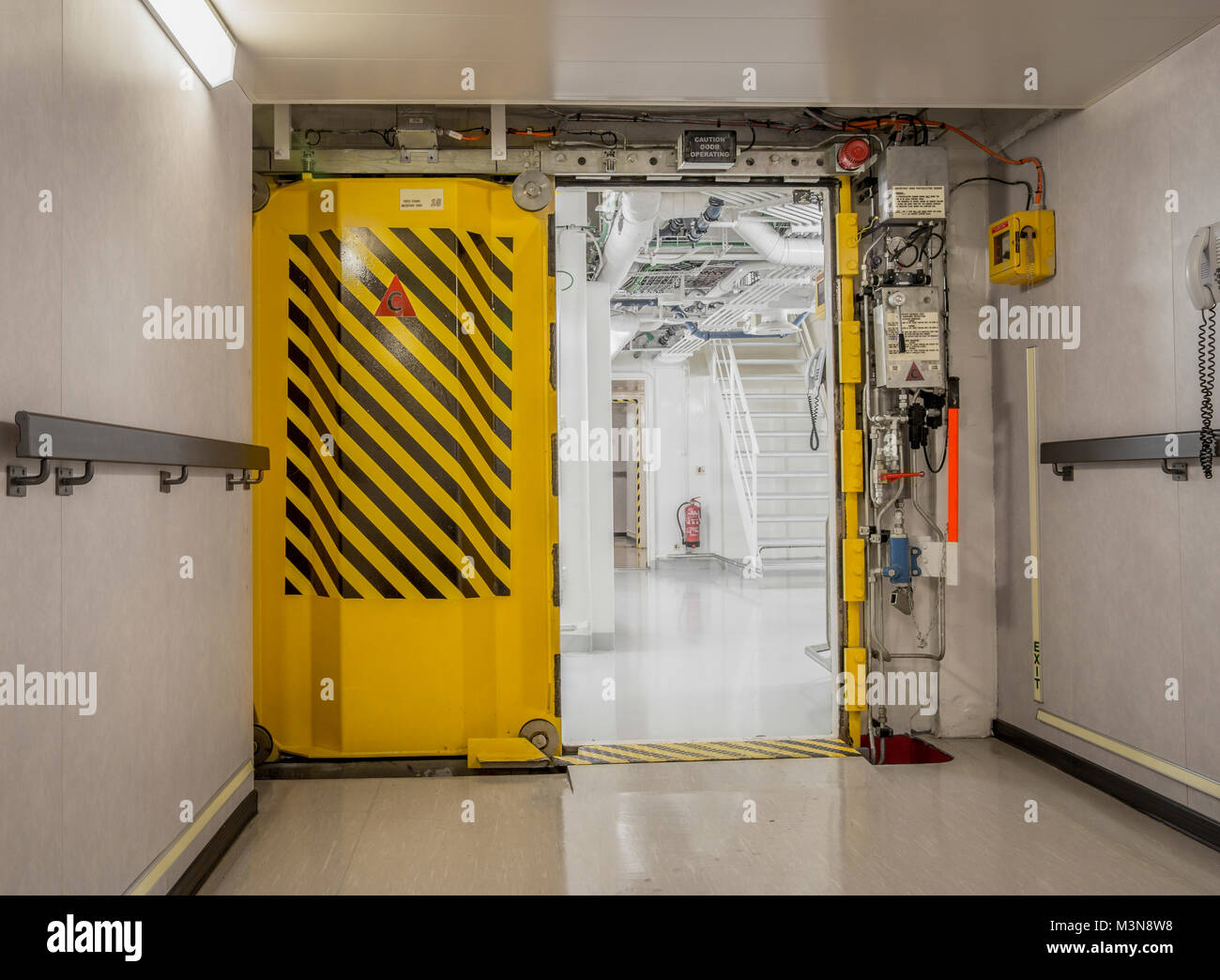 Watertight door hi-res stock photography and images - Alamy