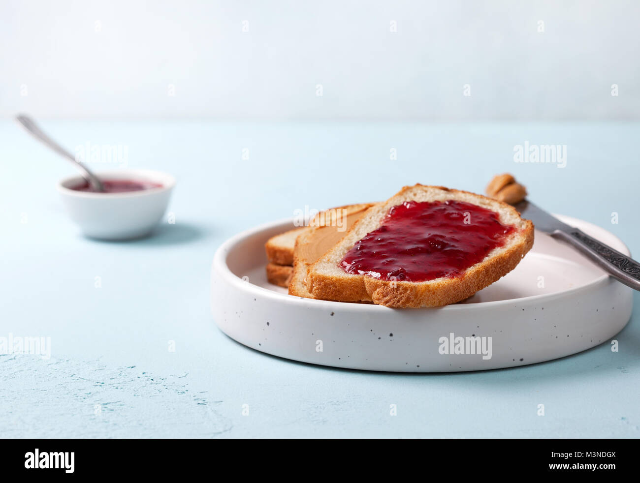 Toast peanut butter hires stock photography and images Alamy