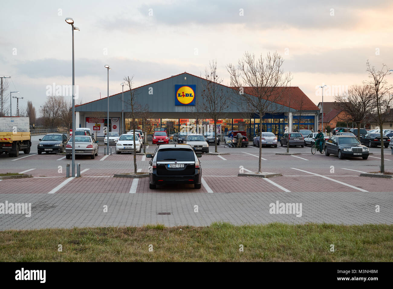 Supermarket parking hires stock photography and images Alamy
