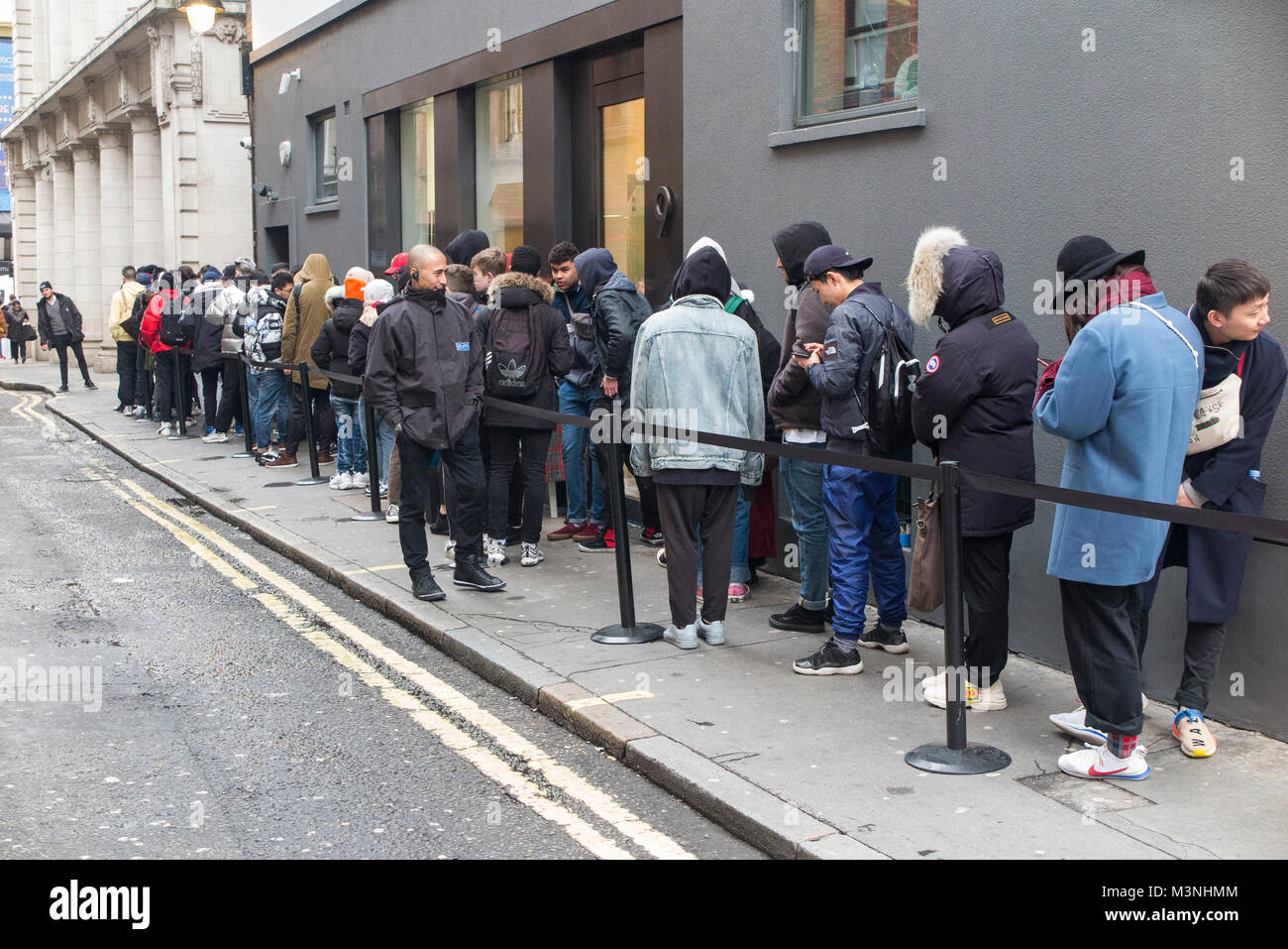Palace skateboards hi-res stock photography and images - Alamy