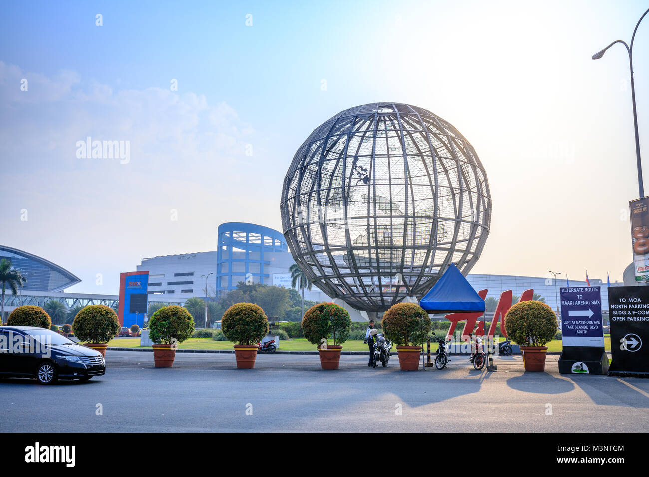 Manila, Philippines - Feb 10, 2018 : Main gate of Mall of Asia with Globe  Rotunda in Pasay, Manila, Philippines Stock Photo - Alamy