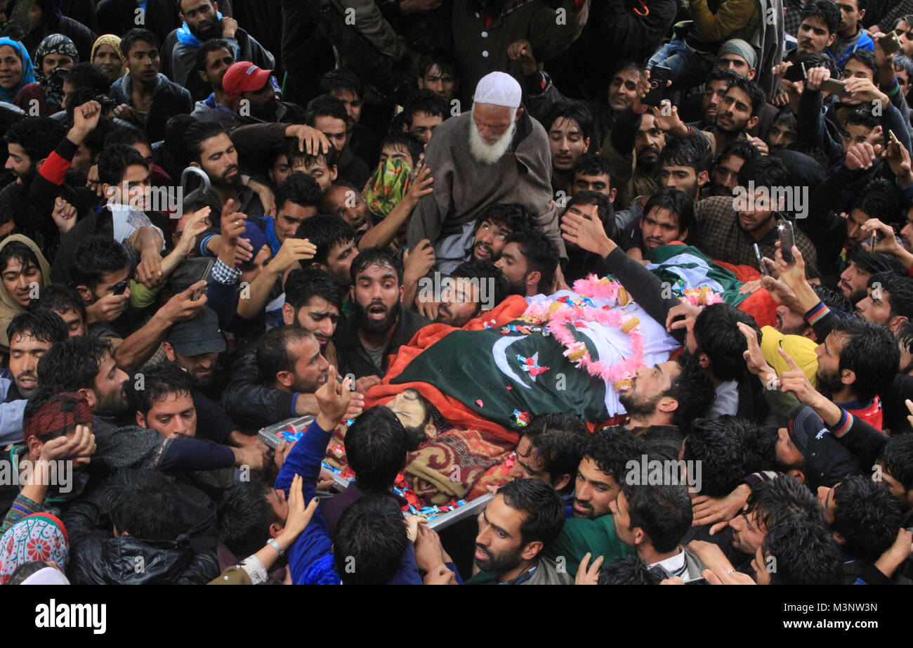 people carry dead body of slain rebels, Sopore town, Kashmir, India, Asia Stock Photo