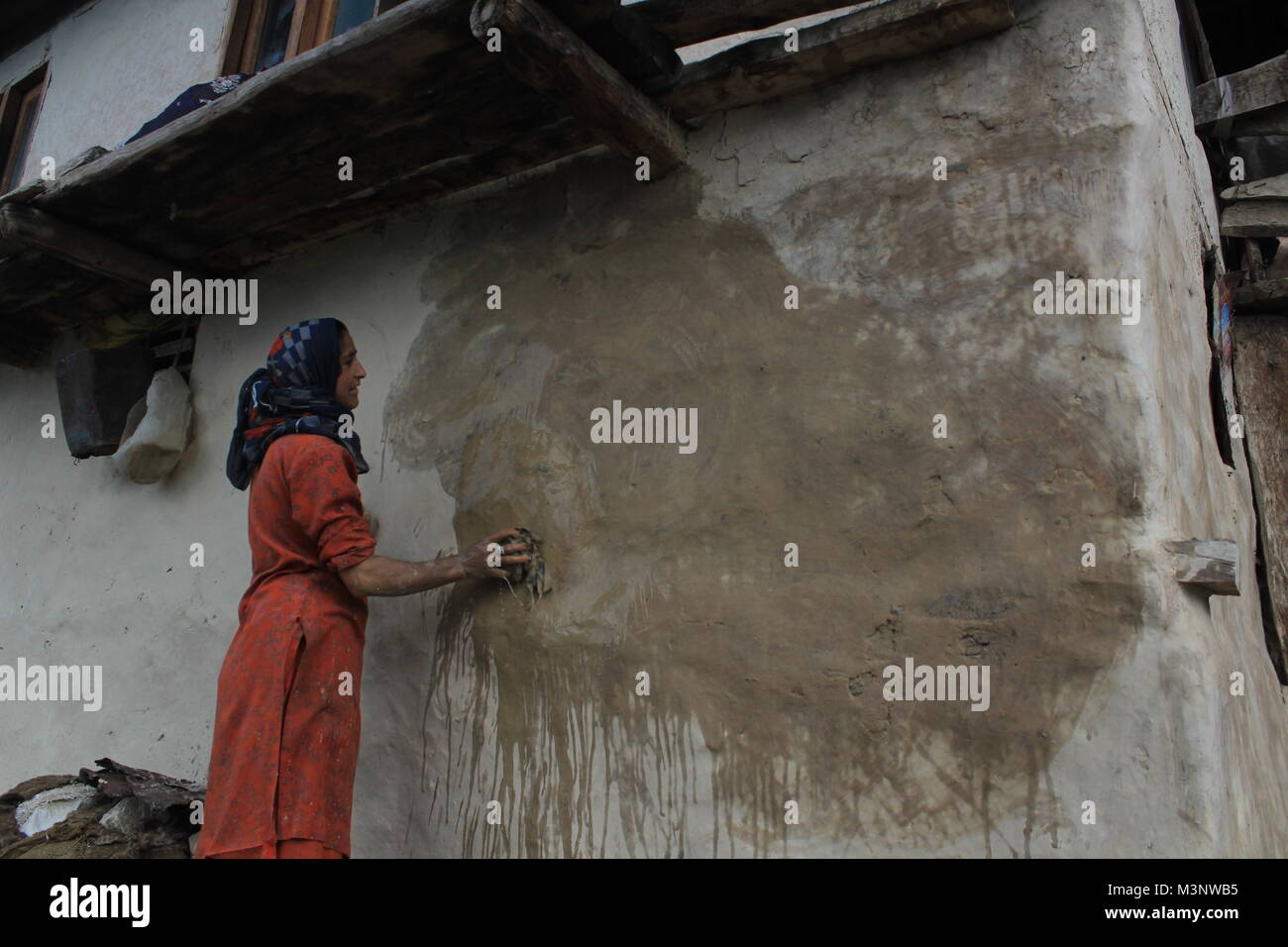 Cow dung wall hi-res stock photography and images - Alamy