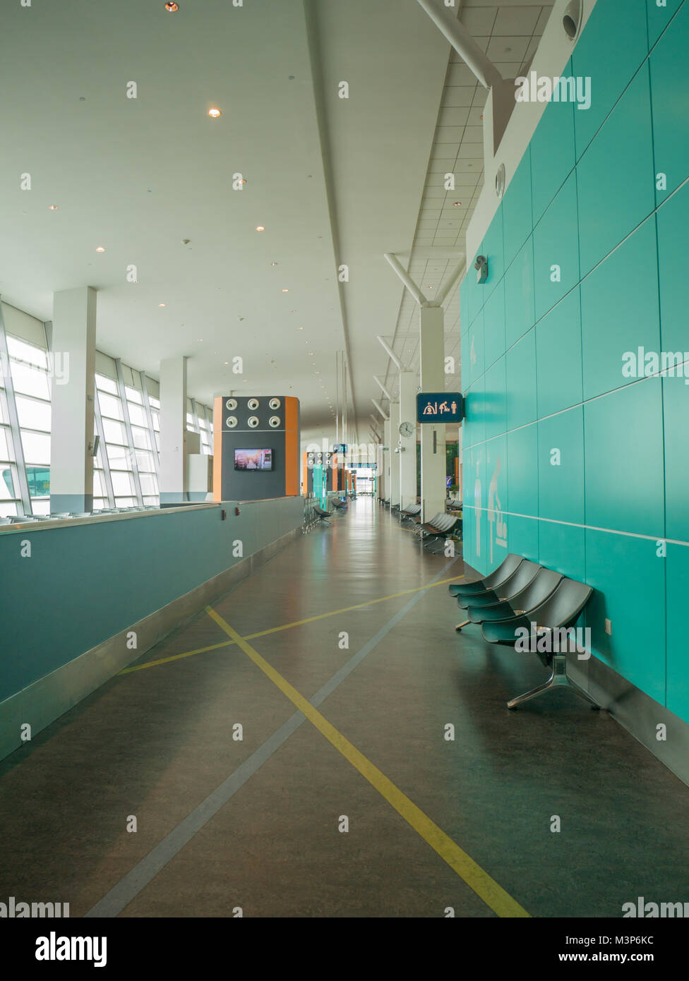 Airport waiting room hi-res stock photography and images - Alamy
