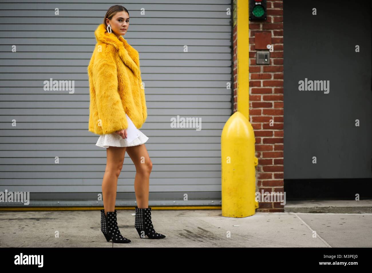Page 6 - Mini Skirt Boots High Resolution Stock Photography and Images -  Alamy