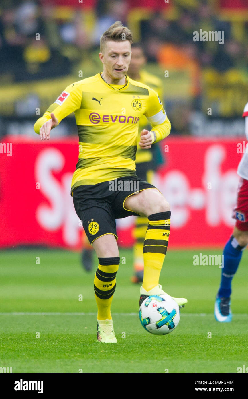 Marco REUS DO with Ball Einzelaktion with Ball Aktion ganze Figur Hochformat Fussball 1. Bundesliga 22