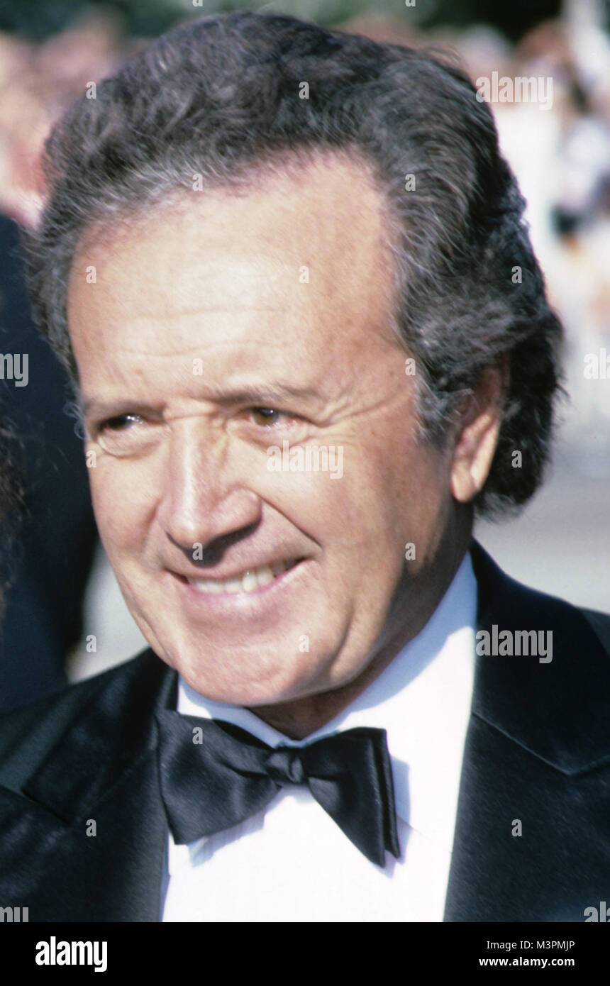 ***FILE PHOTO*** ***Vic Damone Has Passed Away aged 89*** Vic Damone photographed at the Emmy Awards in September, 1986. © Walter McBride/MediaPunch Stock Photo