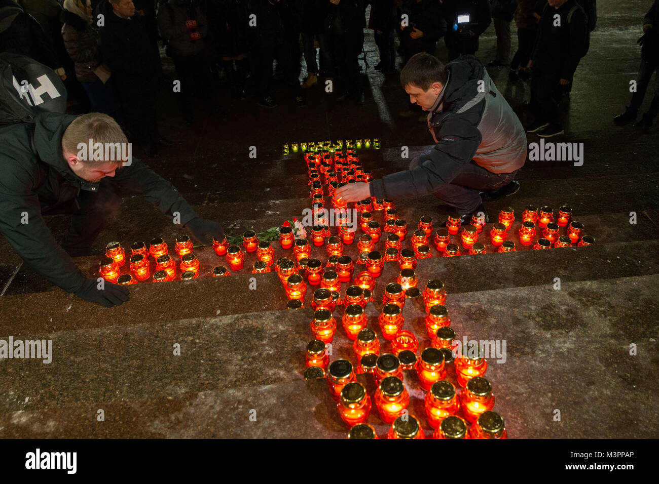 Moscow, Russia. 12th February, 2018. People place candles to mourn the victims in the AN-148 passenger jet crash near the Cathedral of Christ the Saviour in Moscow, Russia, on Feb. 12, 2018. Rescuers have presumably recovered the second flight data recorder of the AN-148 passenger jet that crashed in the Moscow region on Sunday, the Russian Emergencies Ministry said Monday. Credit: Xinhua/Alamy Live News Stock Photo