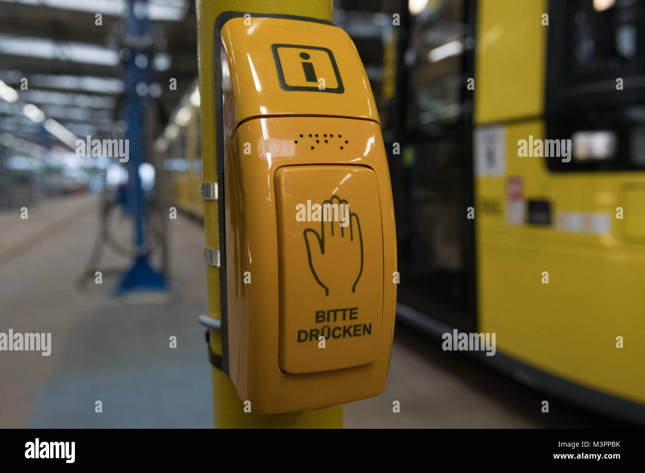 Berlin, Germany. 12th Feb, 2018. A button reads 'Bitte druecken' (lit. please press) at the press event of the Berliner Verkehrsbetriebe (BVG) (lit. Berlin Transport Company) in a hall of the depot Lichtenberg in Berlin, Germany, 12 February 2018. The BVG presented the project 'Barrierefreiheit für blinde und sehbehinderte Fahrgaeste' (lit. Accessibility for blind and visually impaired passengers). Credit: Paul Zinken/dpa/ZB/dpa/Alamy Live News Stock Photo