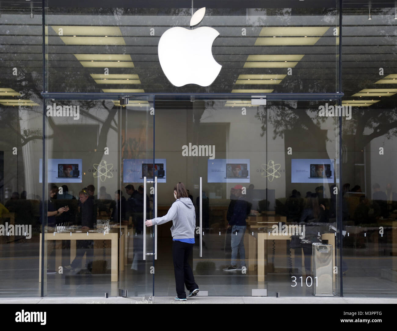 February 12, 2018 - Dallas, TX, USA - An Apple store is seen here in Dallas, Texas, on Monday, February 12, 2018. Apple will post earnings reports on Tuesday. Zuma Press/Mike Fuentes (Credit Image: © Mike Fuentes via ZUMA Wire) Stock Photo