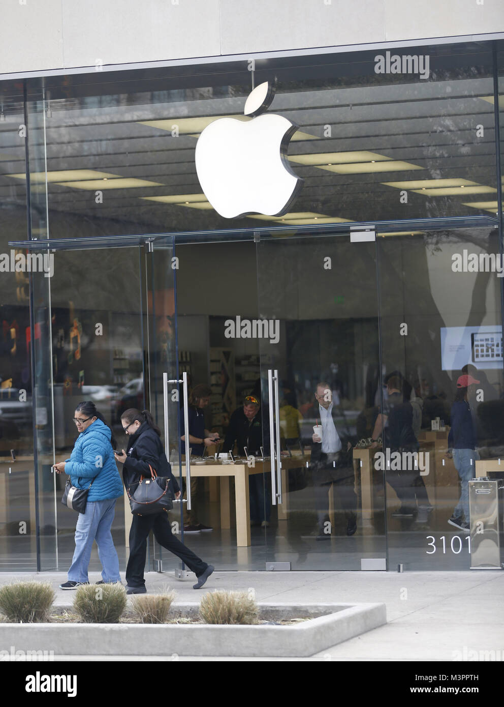 February 12, 2018 - Dallas, TX, USA - An Apple store is seen here in Dallas, Texas, on Monday, February 12, 2018. Apple will post earnings reports on Tuesday. Zuma Press/Mike Fuentes (Credit Image: © Mike Fuentes via ZUMA Wire) Stock Photo