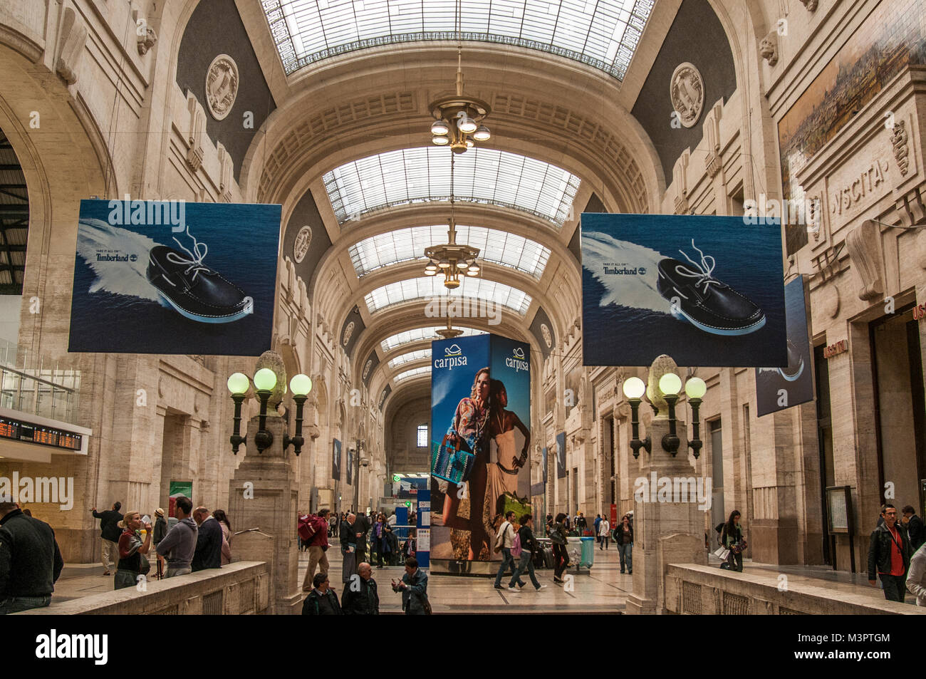 Stazione centrale milan italy hi-res stock photography and images - Alamy
