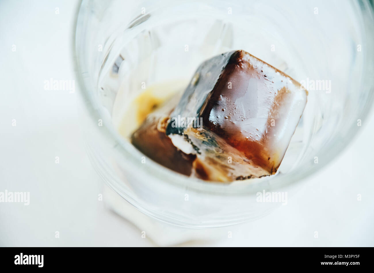 https://c8.alamy.com/comp/M3PY5F/ice-cubes-made-with-coffee-in-glass-to-prepare-refreshing-coffee-drinks-M3PY5F.jpg