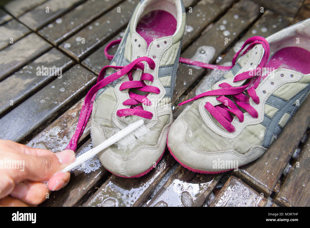 washing the dirty sneakers at home, cleaning the shoes Stock Photo - Alamy