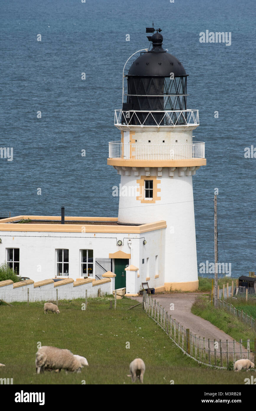 Tod Head Lighthouse, Catterline, Aberdeenshire, Scotland. The lighthouse was lit in 1897 and decommissioned in 2007. It is located south of Stonehaven Stock Photo