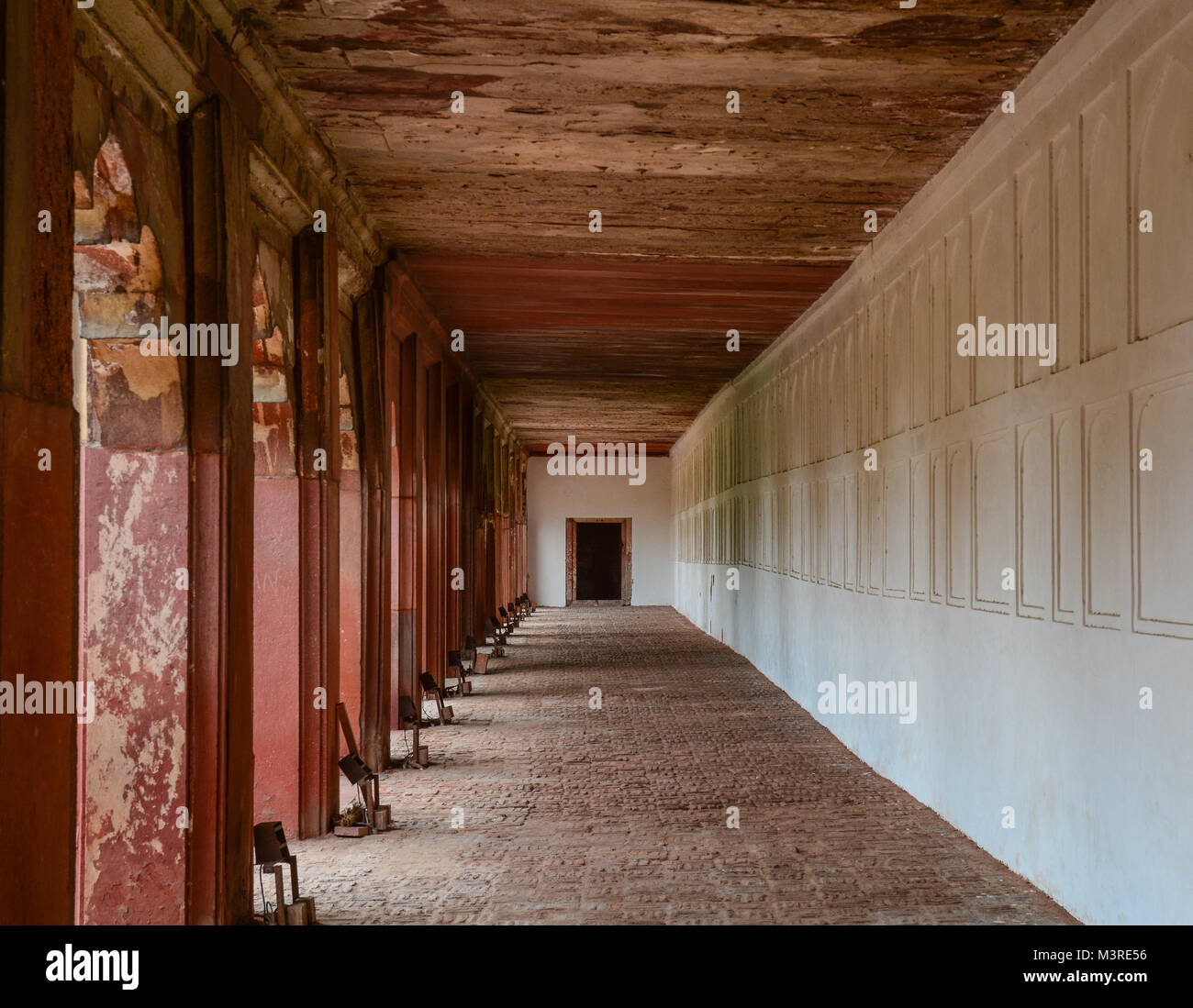 Lobby of red sandstone hall at Agra Fort in Agra, India Stock Photo Alamy
