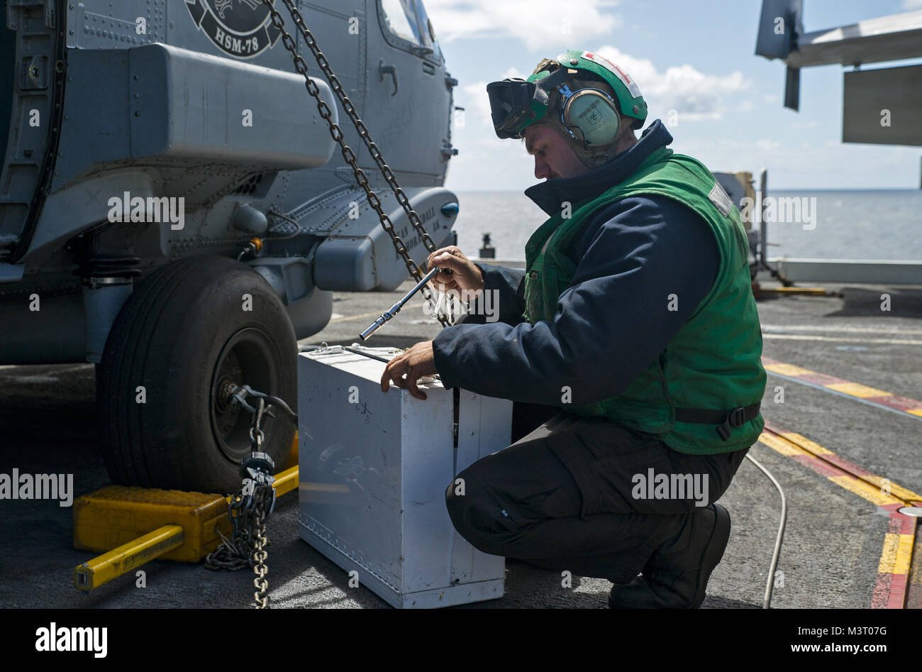 151030-N-EH855-003 PACIFIC OCEAN (Oct. 30, 2015) Aviation Machinist's Mate 2nd Class Max Hofstetter removes tools from a toolbox on the flight deck of aircraft carrier USS George Washington (CVN 73). Washington is deployed as a part of Southern Seas 2015. The eighth deployment of its kind, Southern Seas 2015 seeks to enhance interoperability, increase regional stability, and build and maintain regional relationships with countries throughout the region through joint multinational and interagency exchanges and cooperation. (U.S. Navy photo by Mass Communication Specialist 3rd Class Bryan Mai/Re Stock Photo
