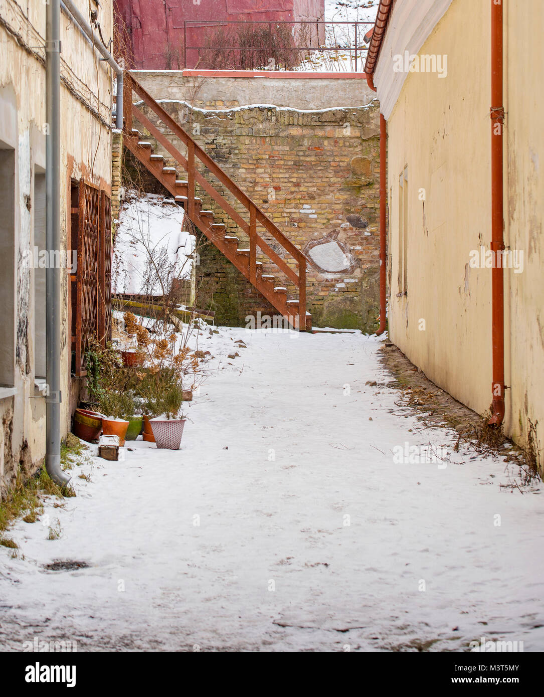 Courtyard in private house old hi-res stock photography and images - Alamy