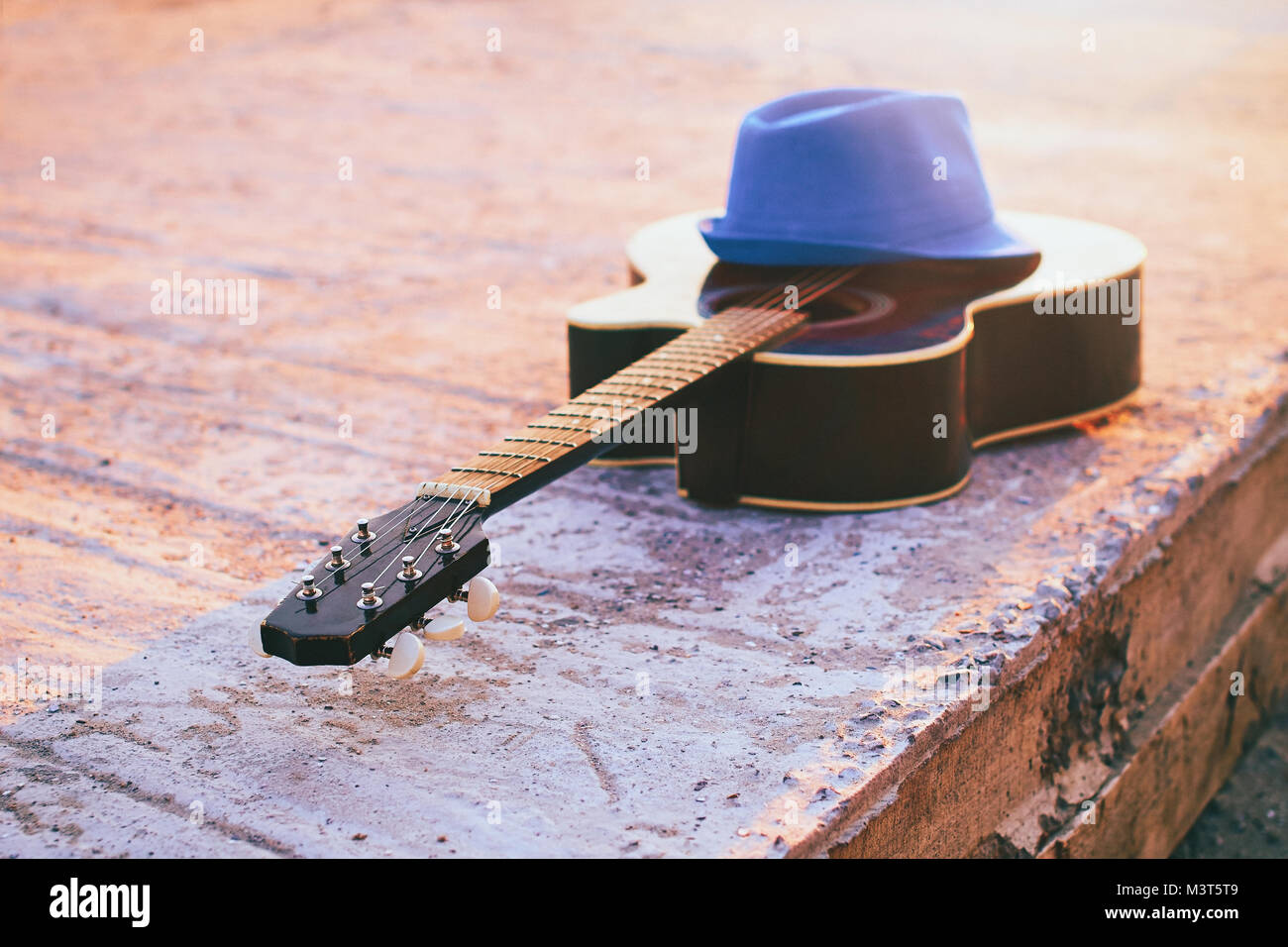 Sunlight Acoustic Guitar - Acoustic Guitar On A Evening Beach In Sunlight Toned In Retro Style Stock Photo Alamy
