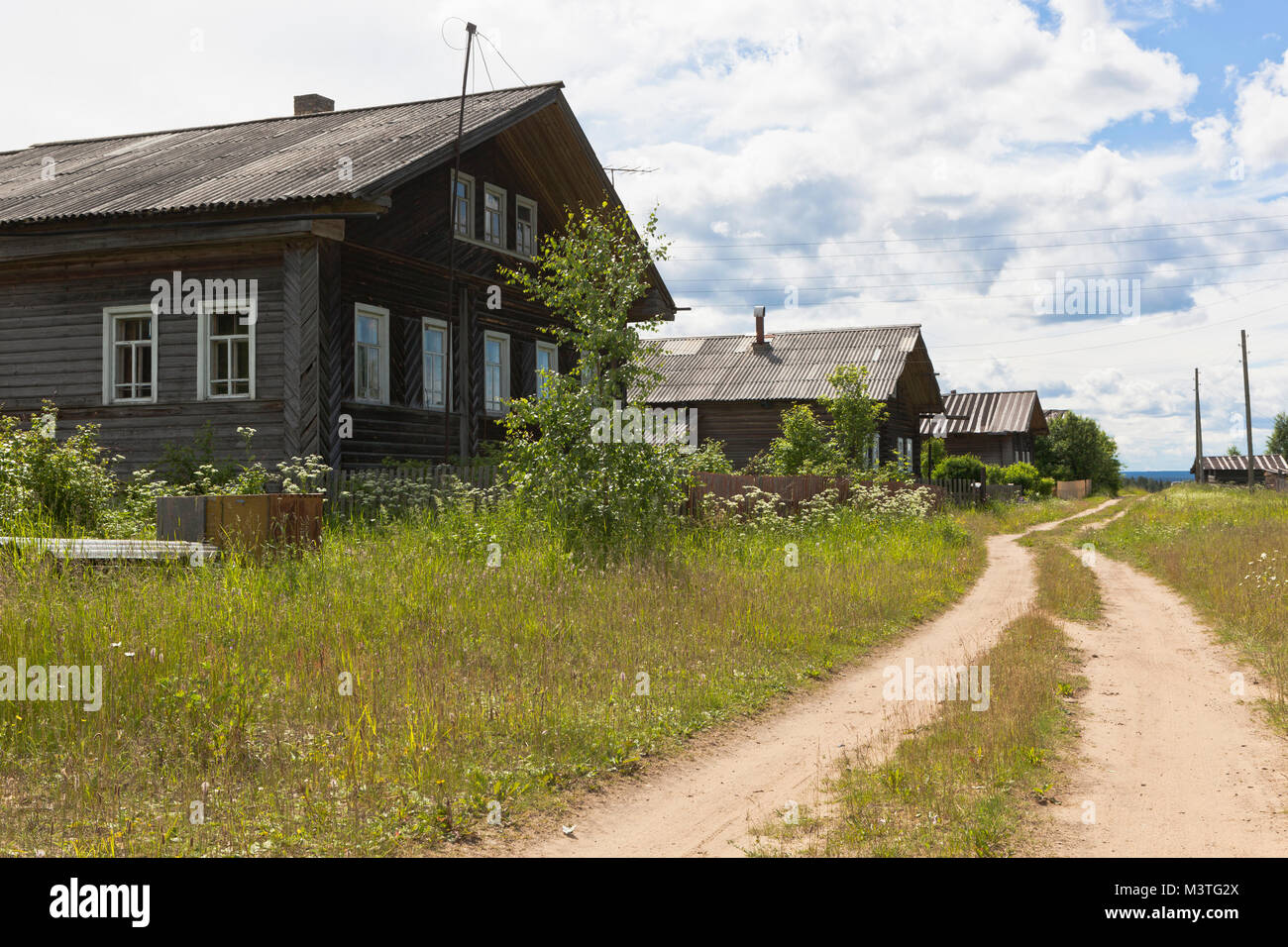 Houses in the village street. Forest settlement Undercity, Velsky district, Arkhangelsk region, Russia Stock Photo