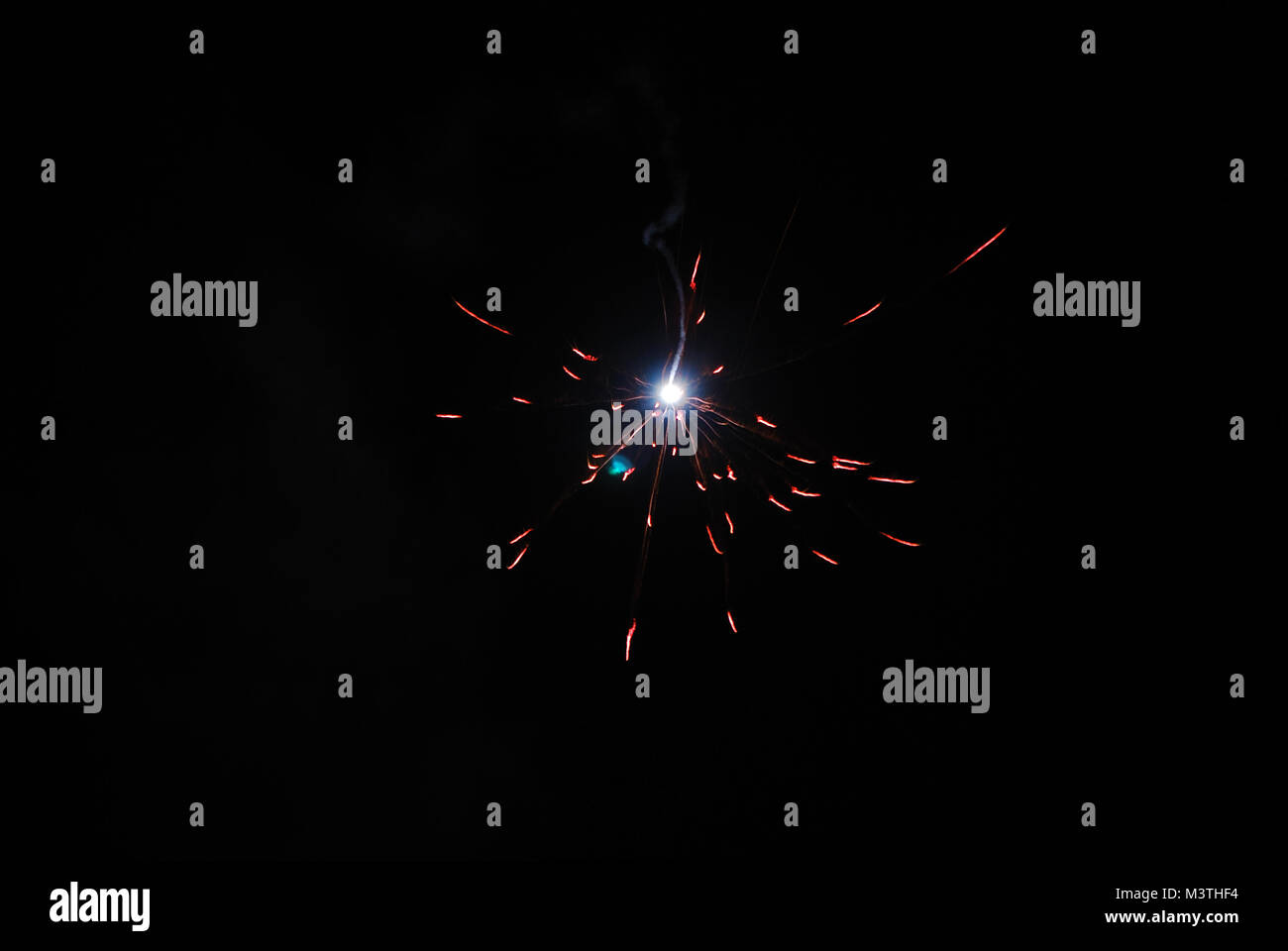 Single Fireworks Exploding Single burst fireworks hi-res stock photography and images - Alamy
