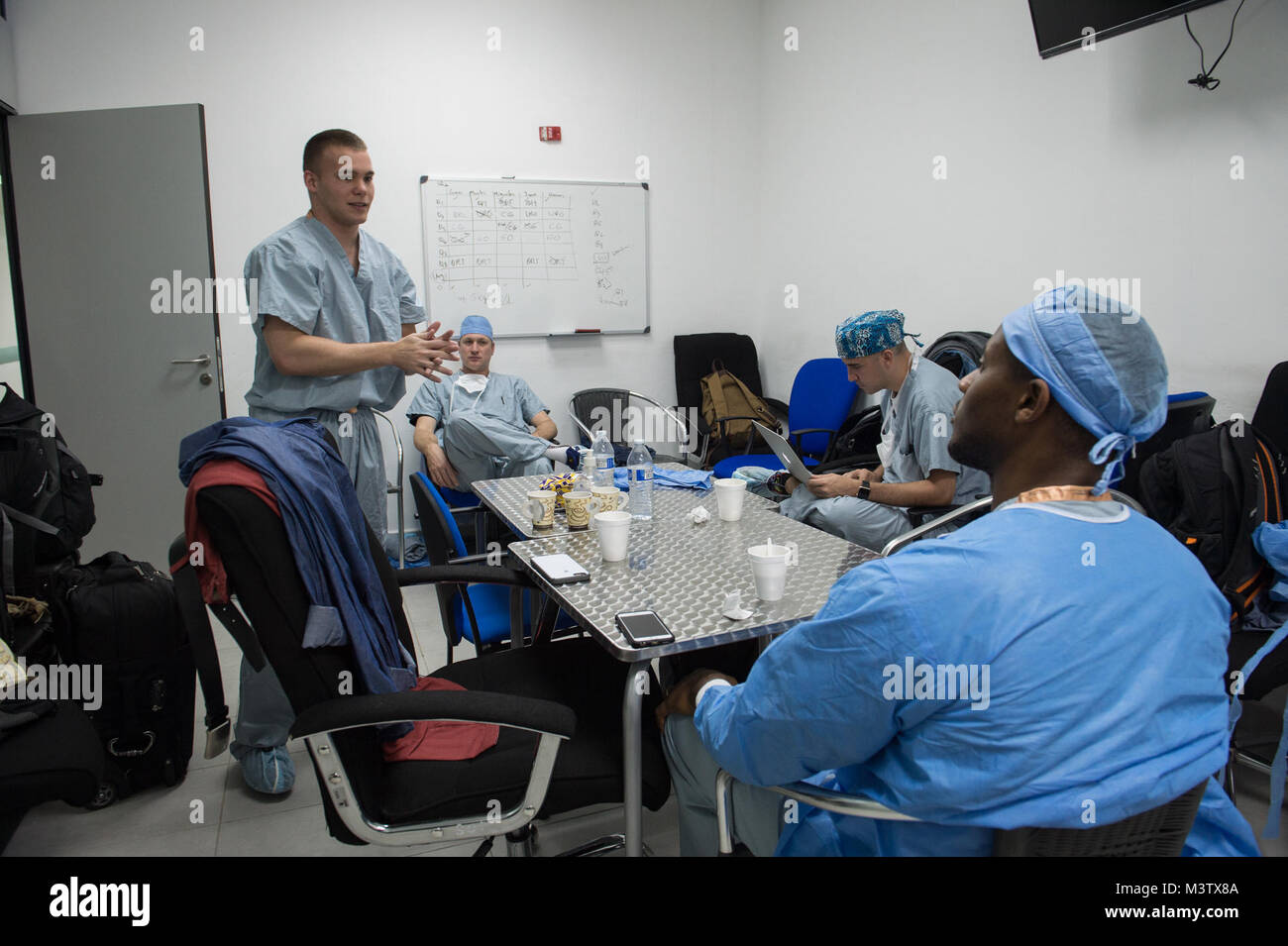 U.S. military medical personnel drink coffee and talk about their morning surgeries at the Centro Hospitalario Luis 'Chicho' Fabrega during a medical readiness training exercise in Santiago, Panama, Feb. 7, 2017. The team was in Panama to help treat individuals with cataracts that otherwise would have gone untreated. Medical readiness training exercises provide U.S. military personnel training in delivery of medical care in austere conditions, promote diplomatic relations between the U.S. and host nations in Central America and provide humanitarian and civic assistance via a long-term proactiv Stock Photo