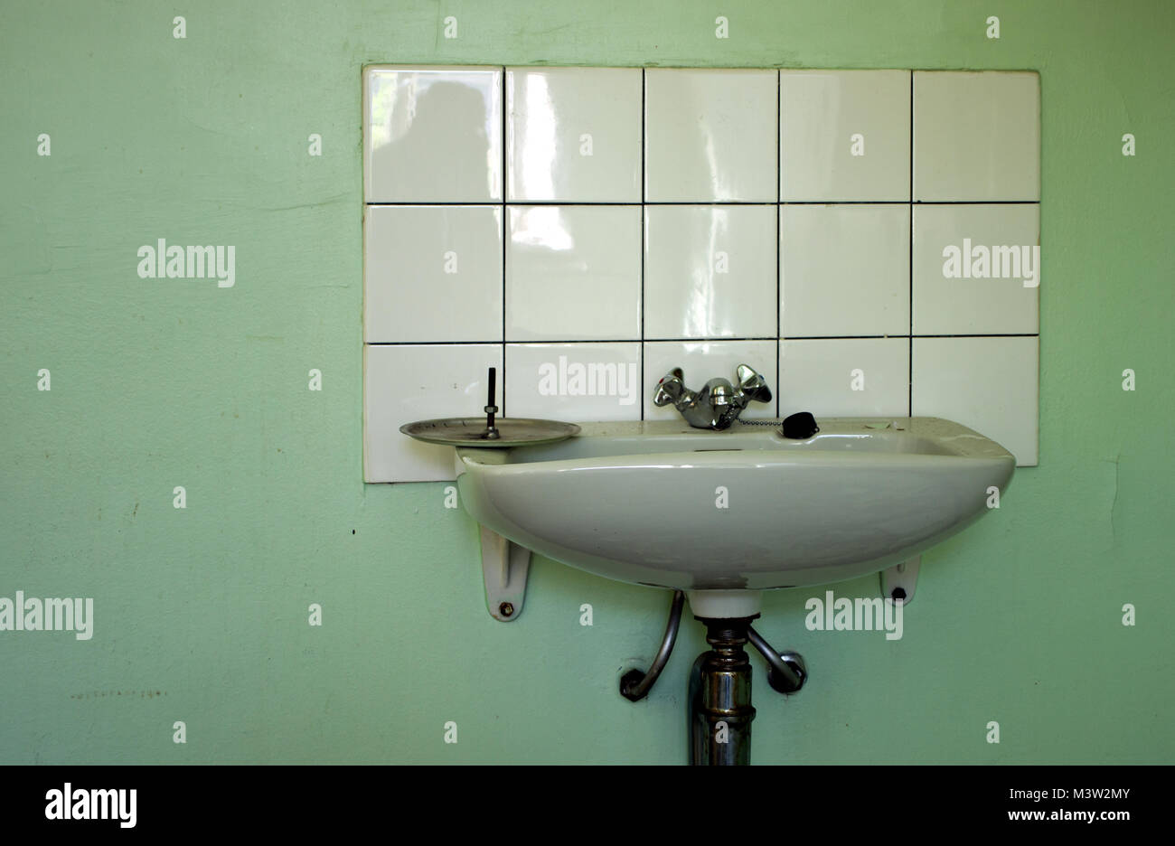hospital wash basin