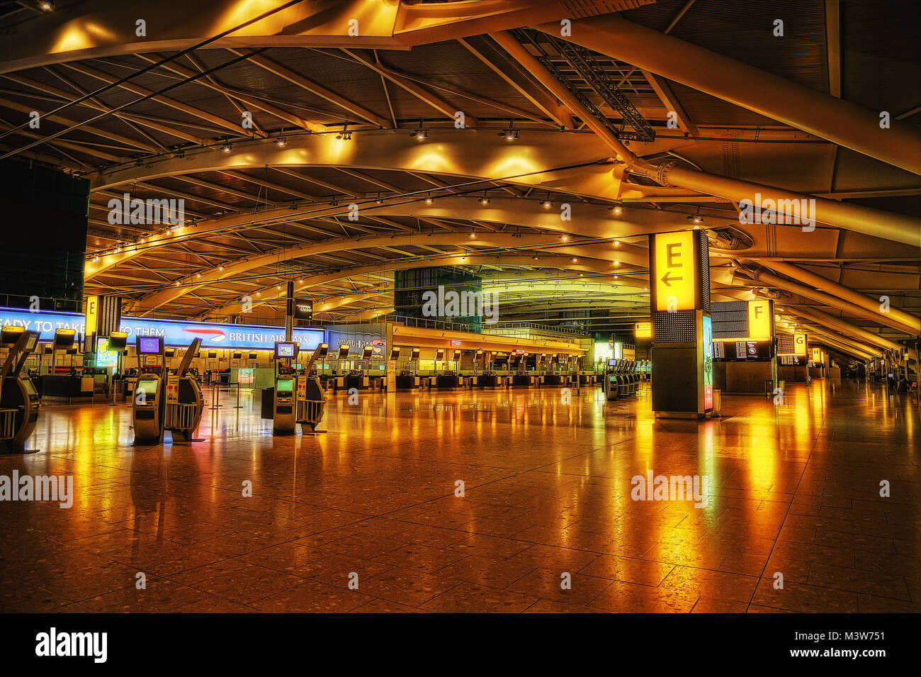 Heathrow night hi-res stock photography and images - Alamy