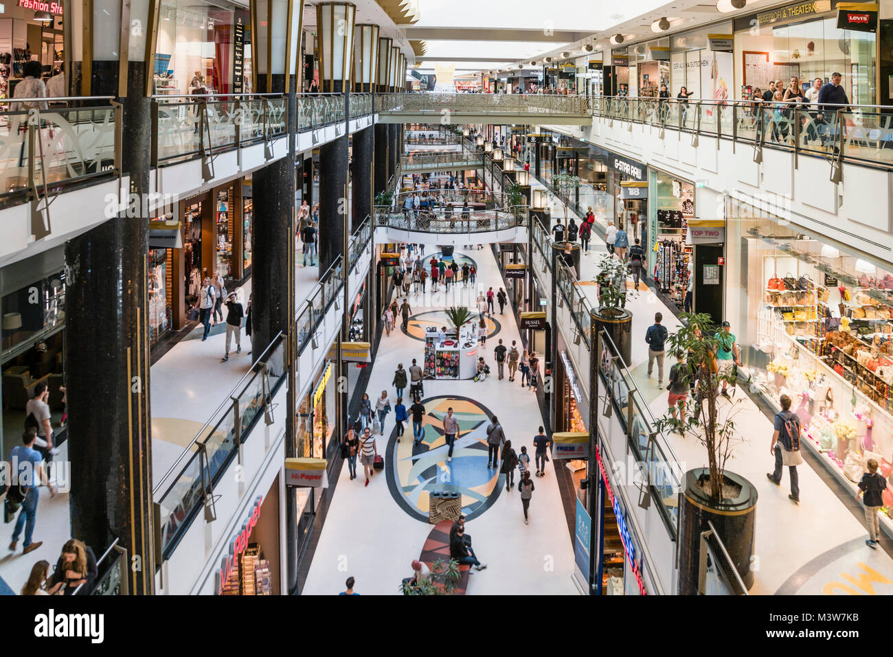 Berlin Shopping High Resolution Stock Photography And Images Alamy