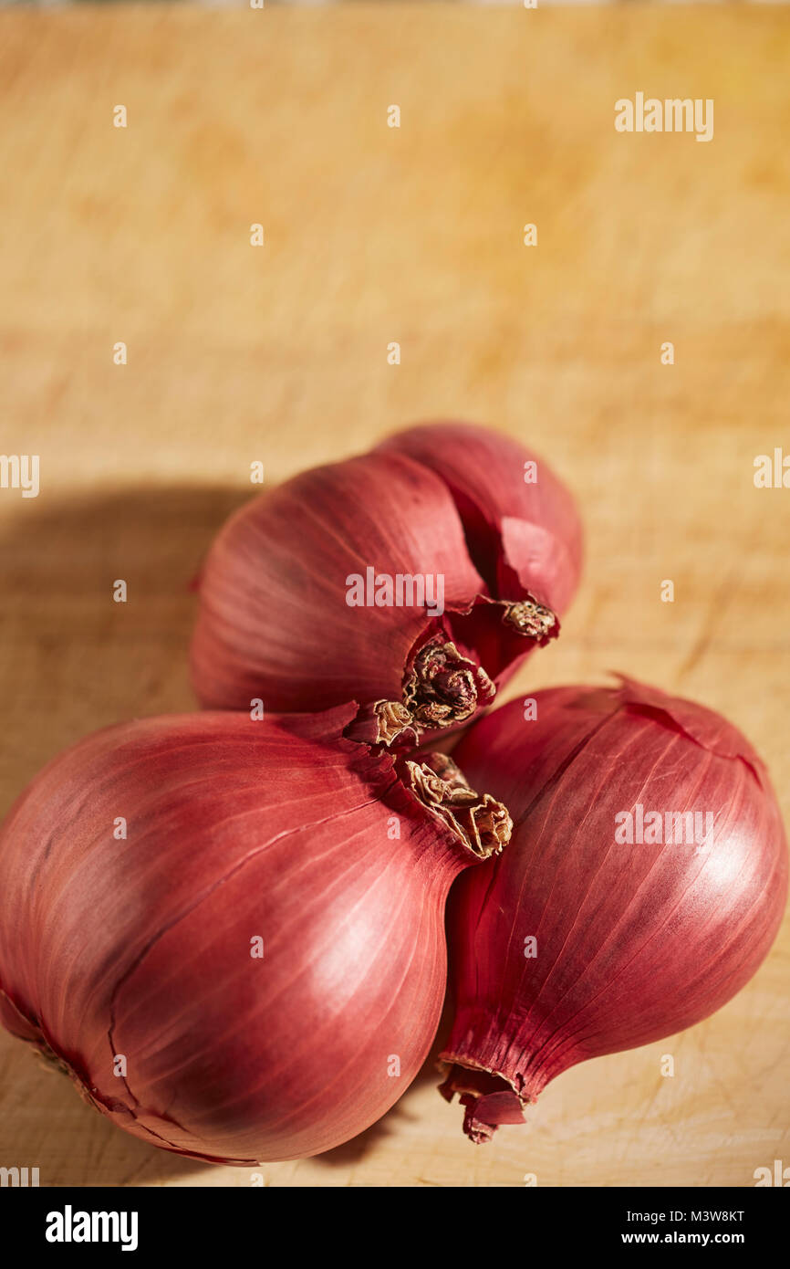 fresh, whole, red shallots Stock Photo Alamy