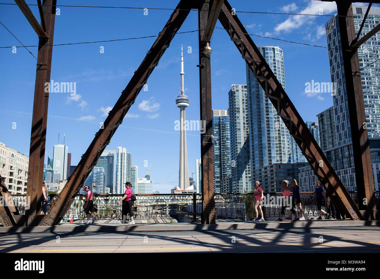 Participants take part in the Shoppers Drug Mart Weekend to End Women's Cancers Walk on Sunday