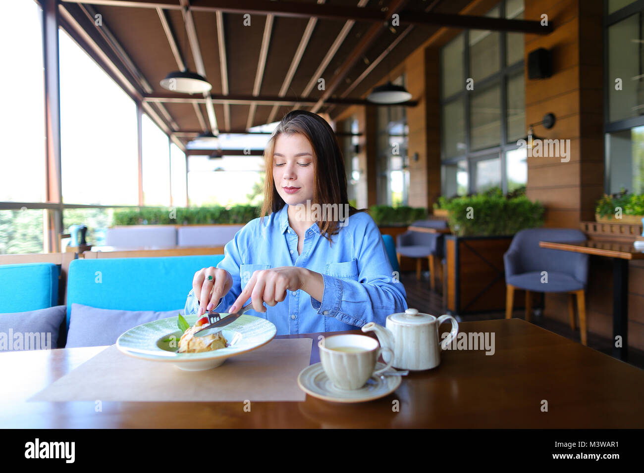 Girl Eating Cake Slow Motion Hi res Stock Photography And Images Alamy girl-eating-cake-slow-motion-hi-res-stock-photography-and-images-alamy