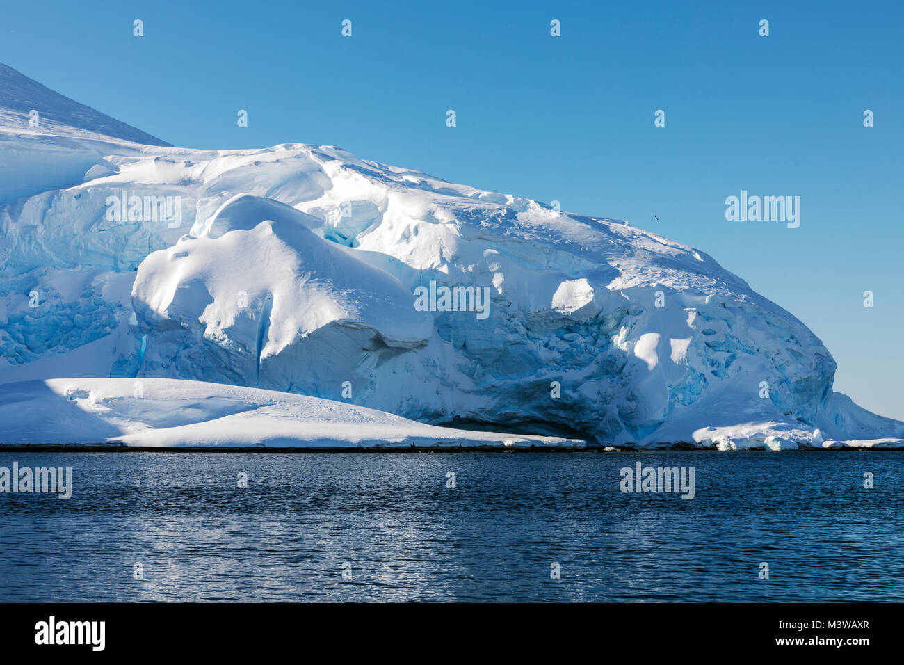 Snow & ice covered Antarctica landscape Stock Photo Alamy